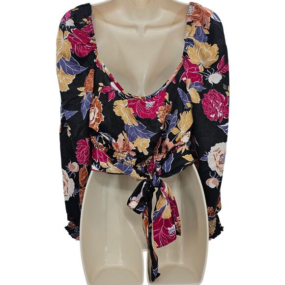 Band Of The Free Womans size M Camille Black Berry Floral Crossover Crop Top NEW - Picture 4 of 8